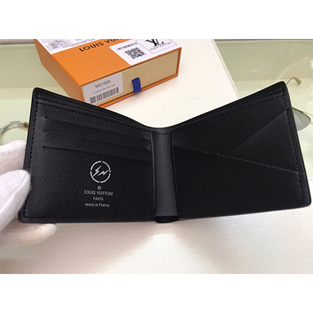 3E15B  Fashionable leather wallets