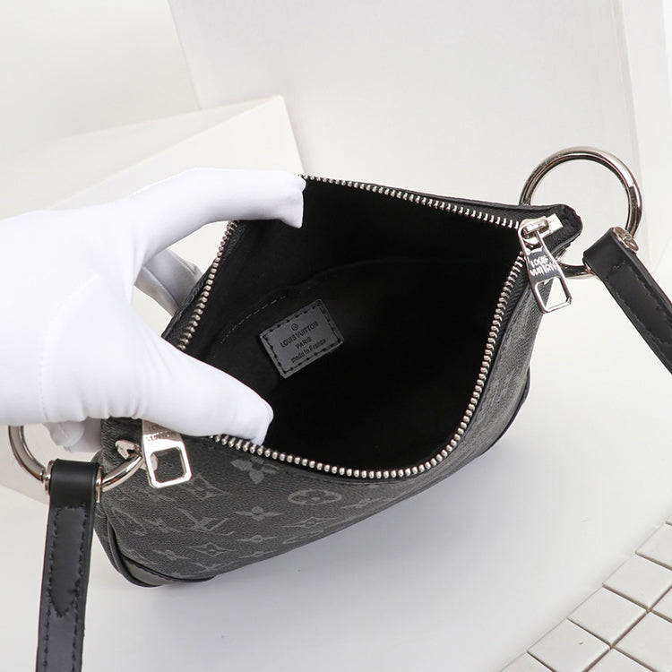 1E09B  Fashionable leather bag 