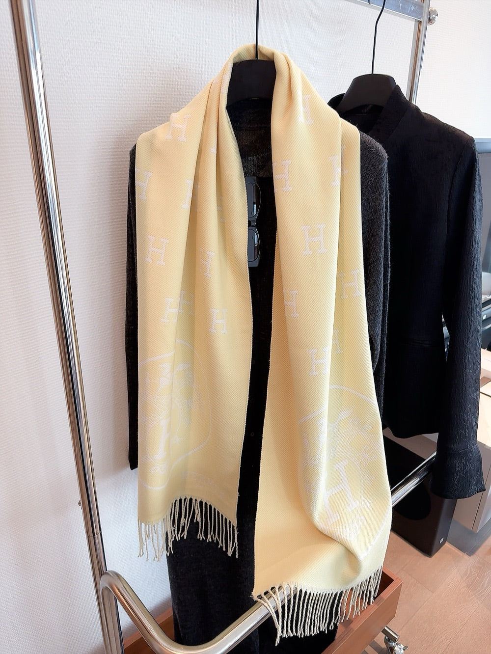 14H447W　 Fashion scarves