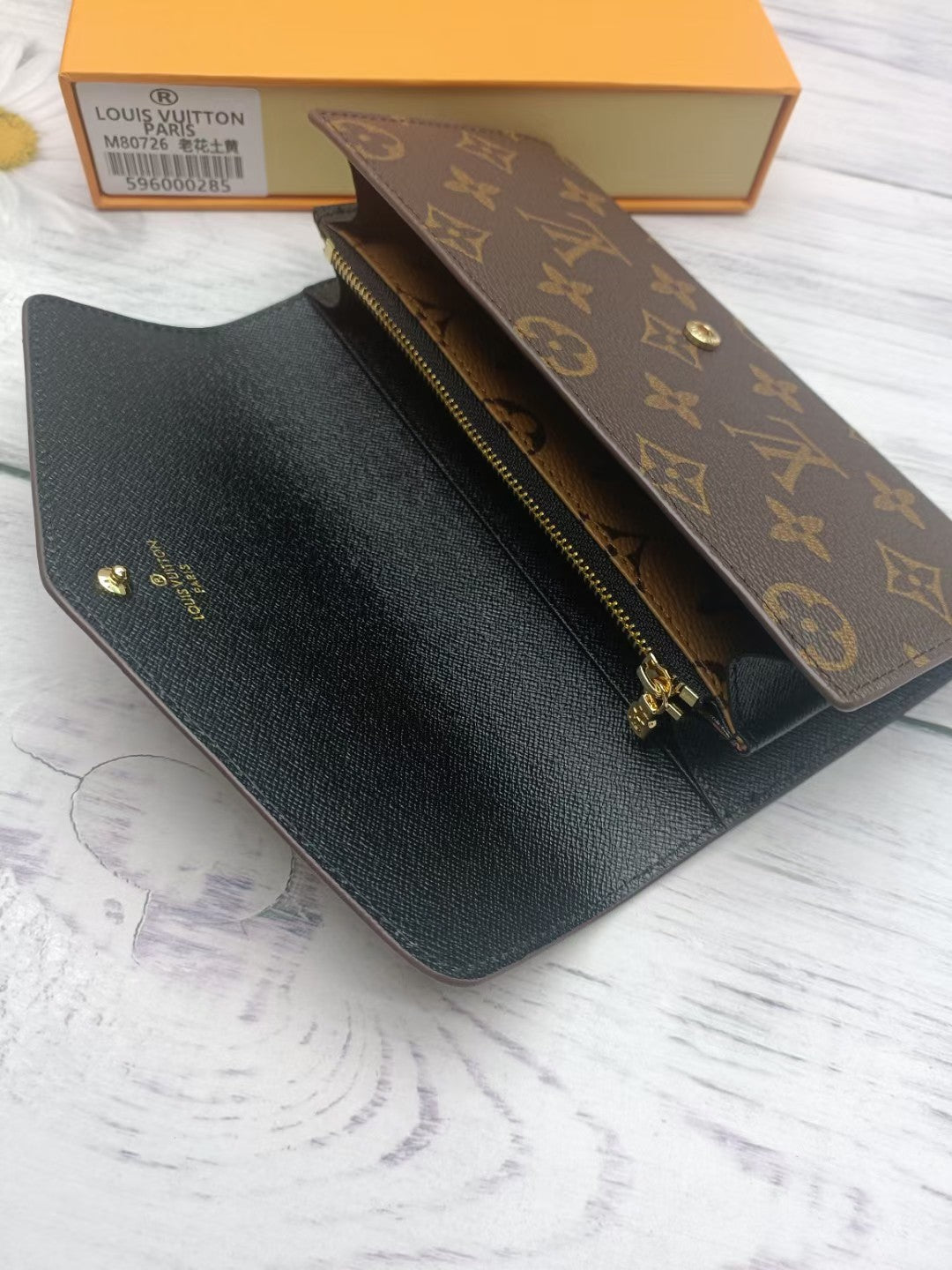 1XE93B  Fashionable leather wallets