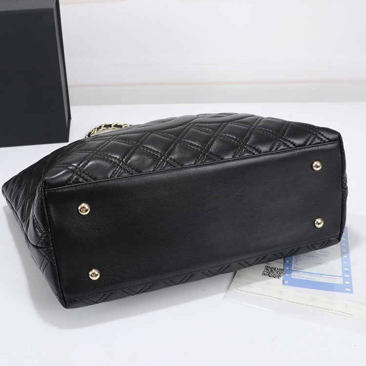 55C2B  Fashionable leather bag 