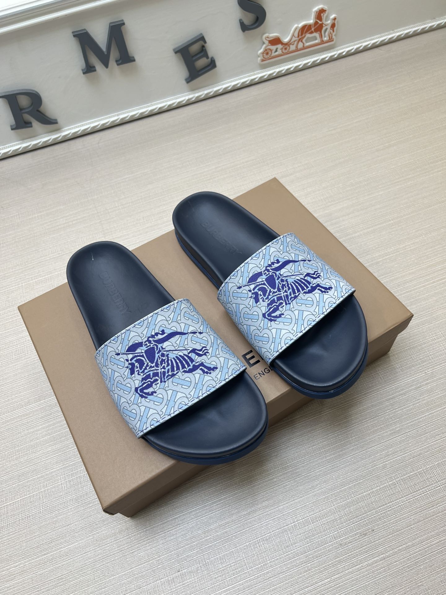 54R119Z  fashion  slippers