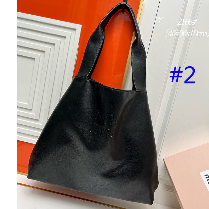 1XC379B  Fashionable leather bag 