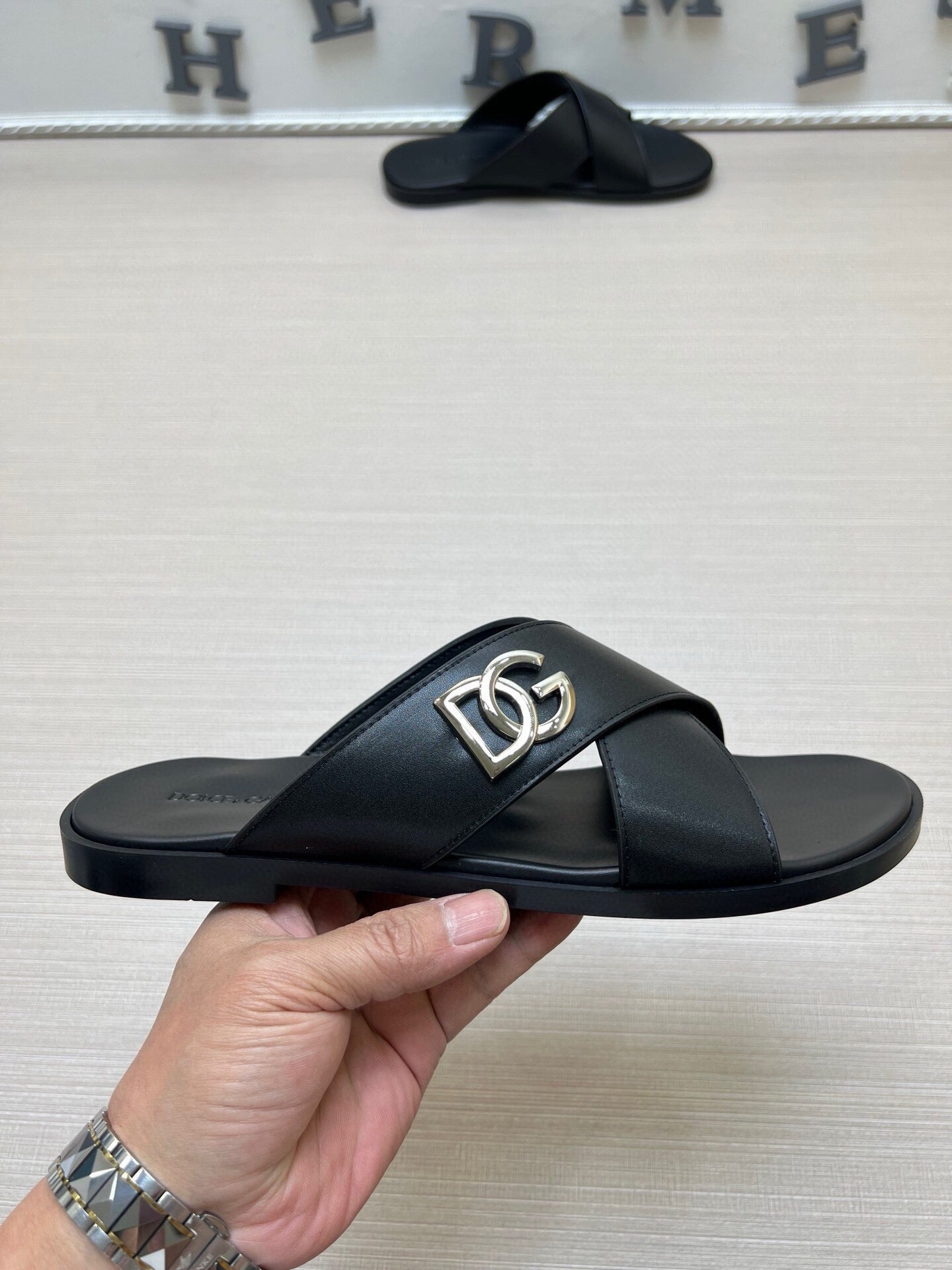 54A19Z    fashion slippers