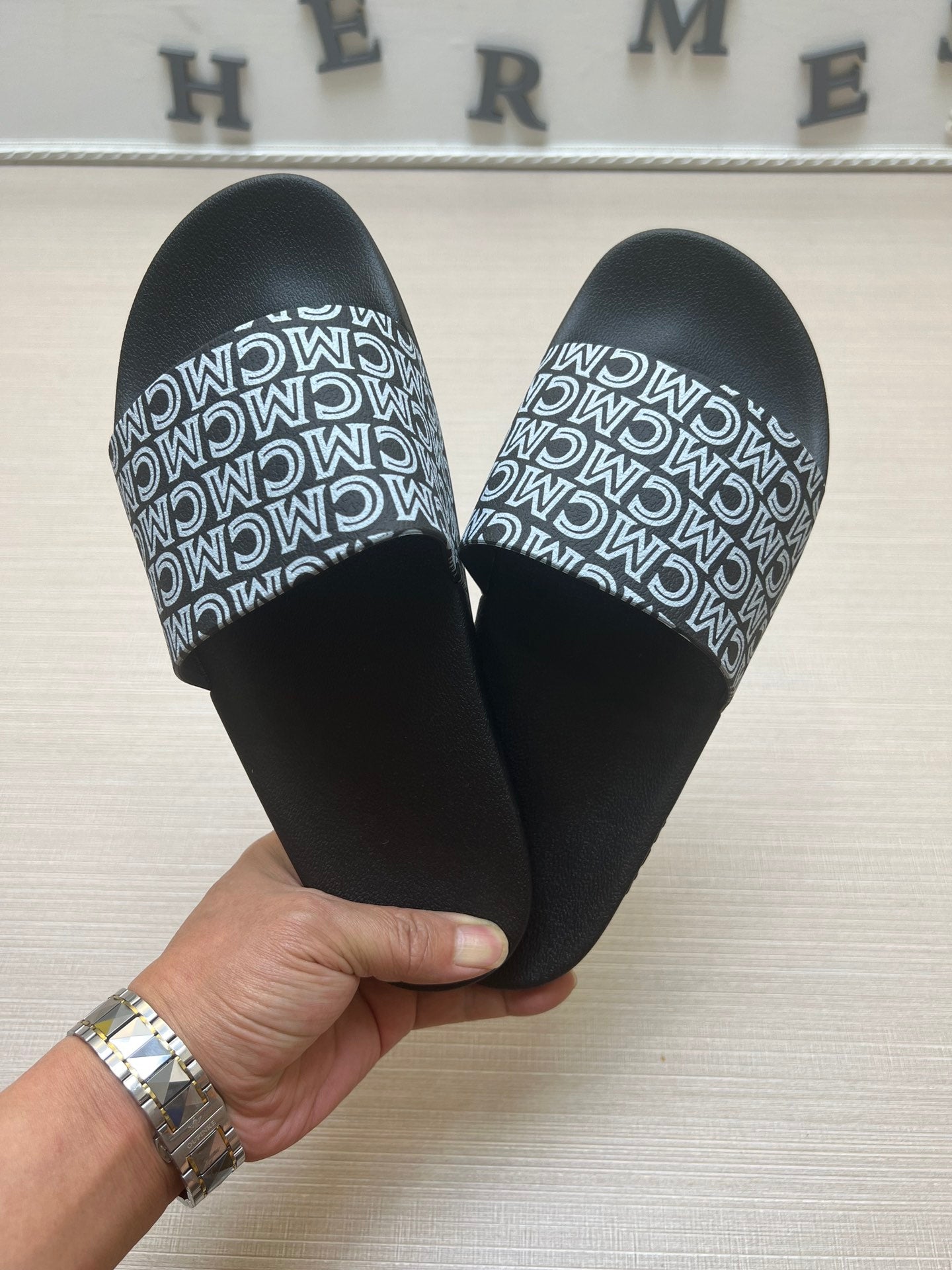 54M45Z   fashion slippers