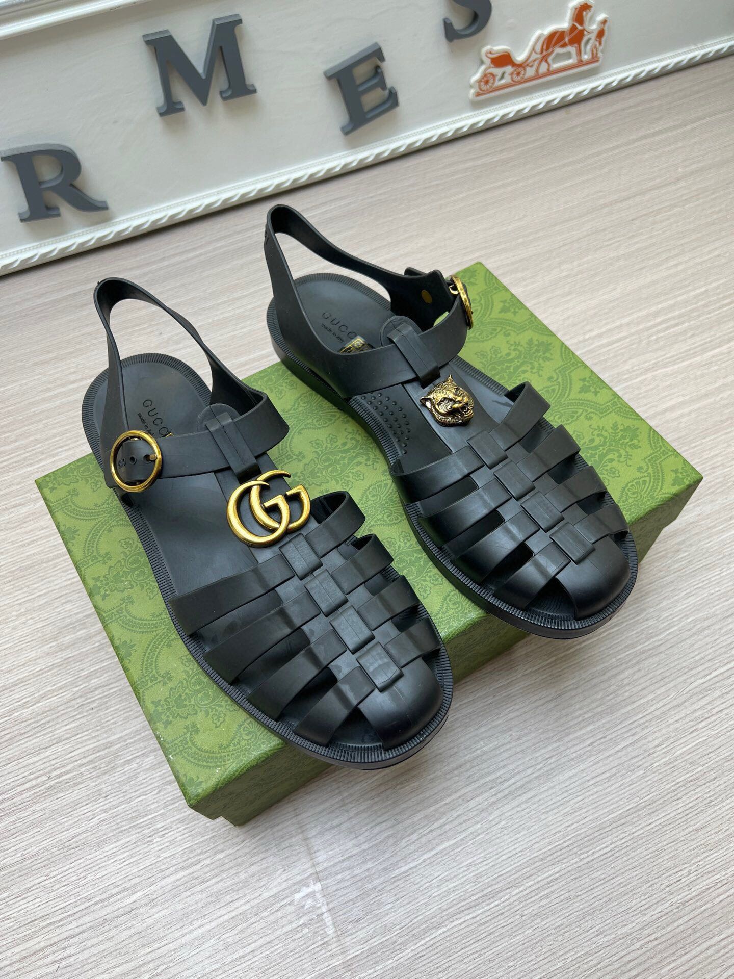 54B36Z   fashion sandals