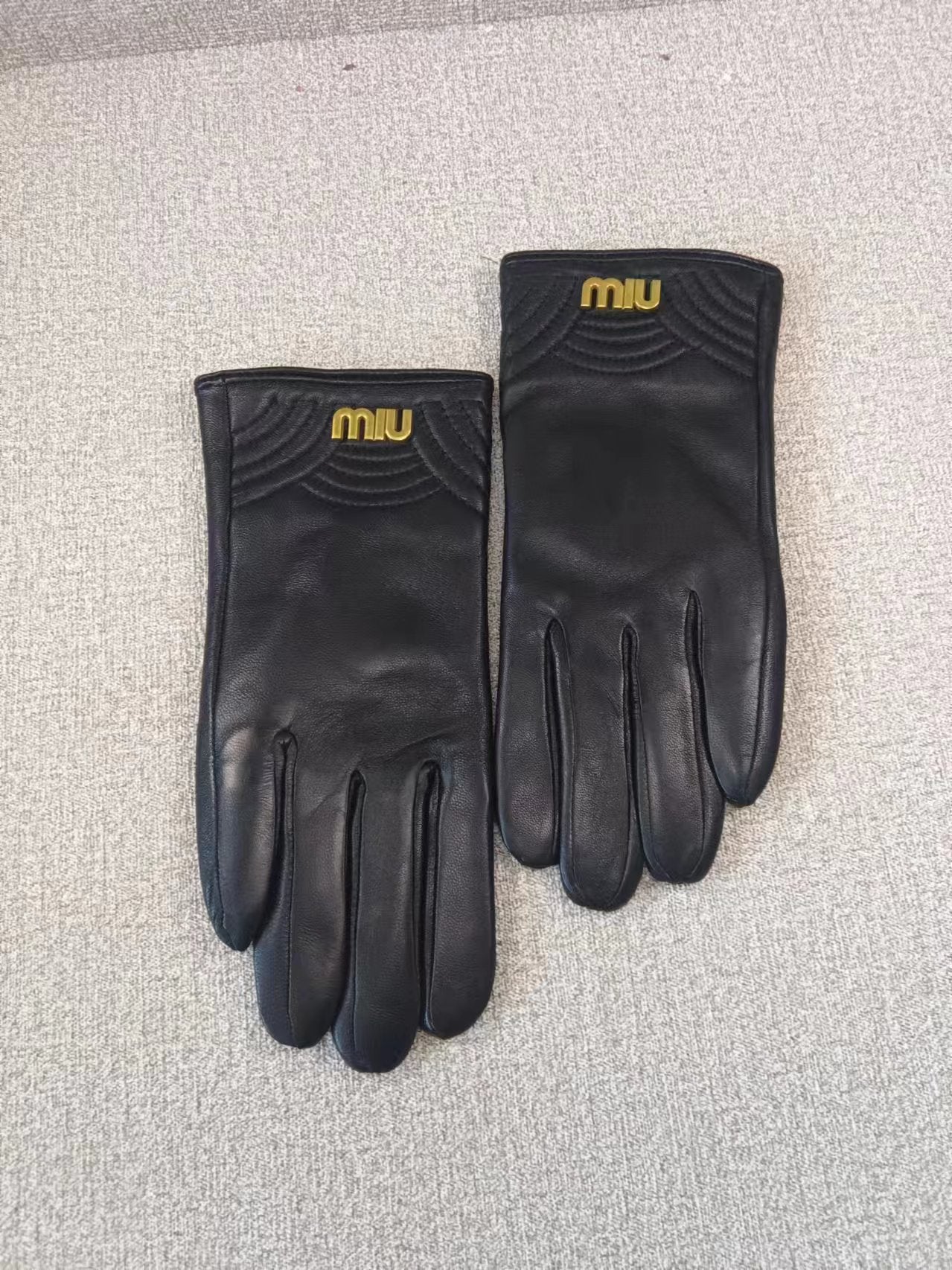 24A107S   Fashion gloves