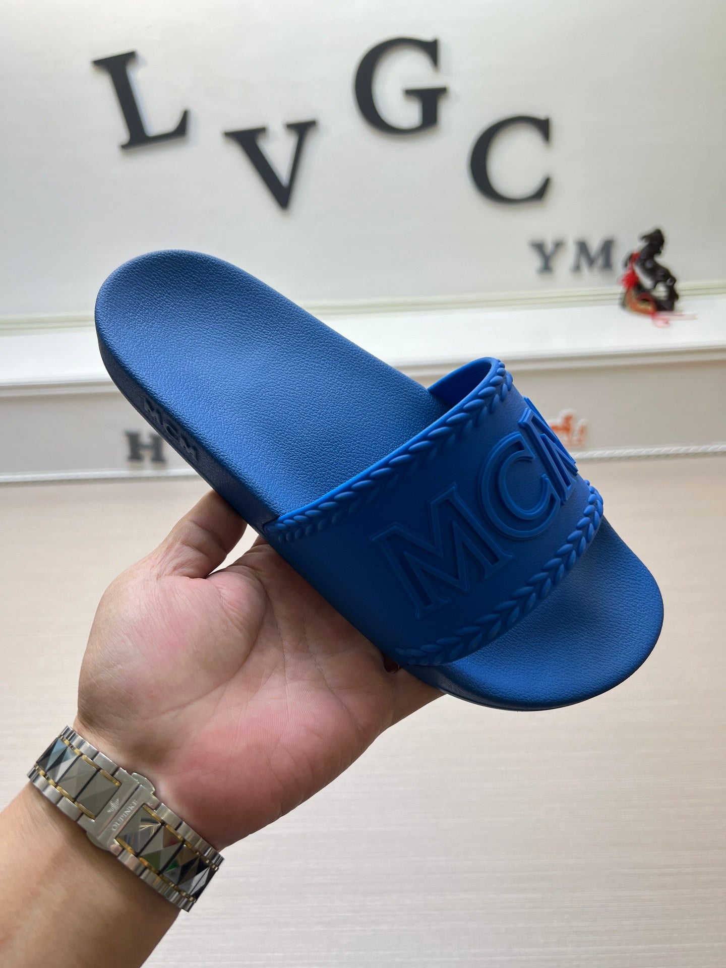 54M42Z    fashion  slippers