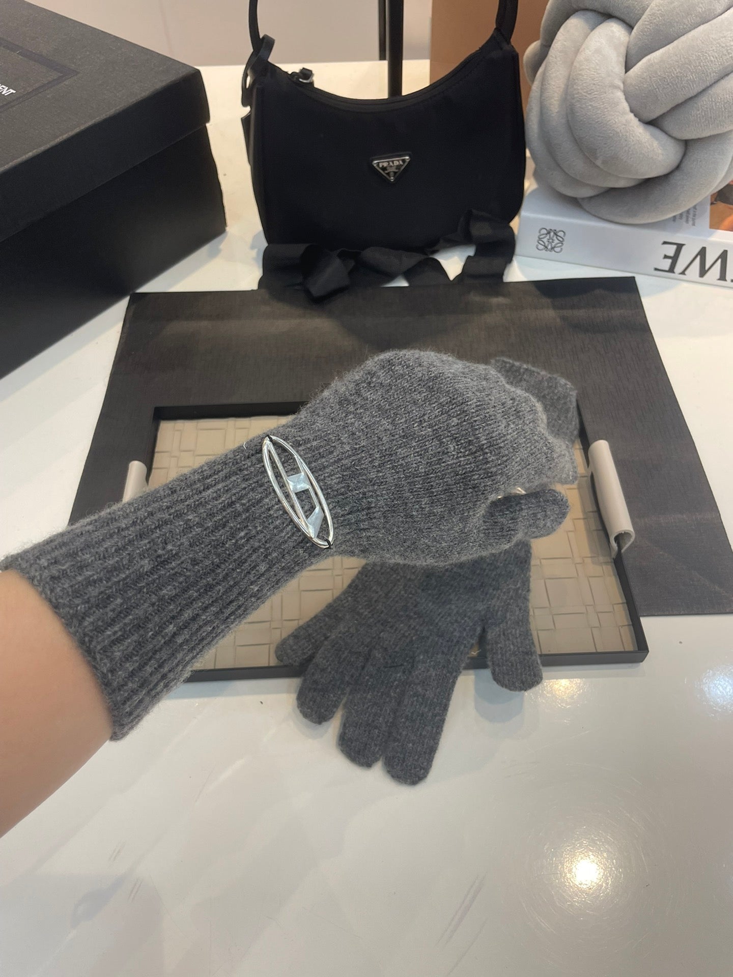 14A54S   Fashion gloves