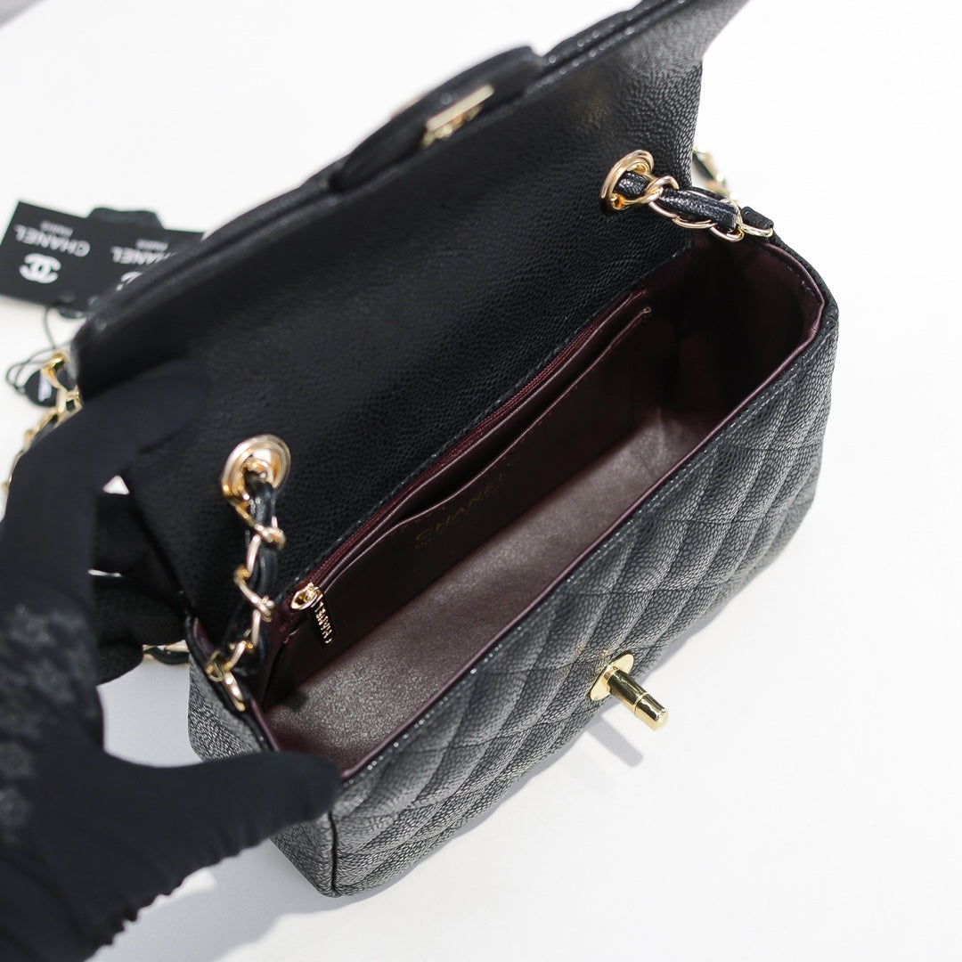 1XC99B  Fashionable leather bag 