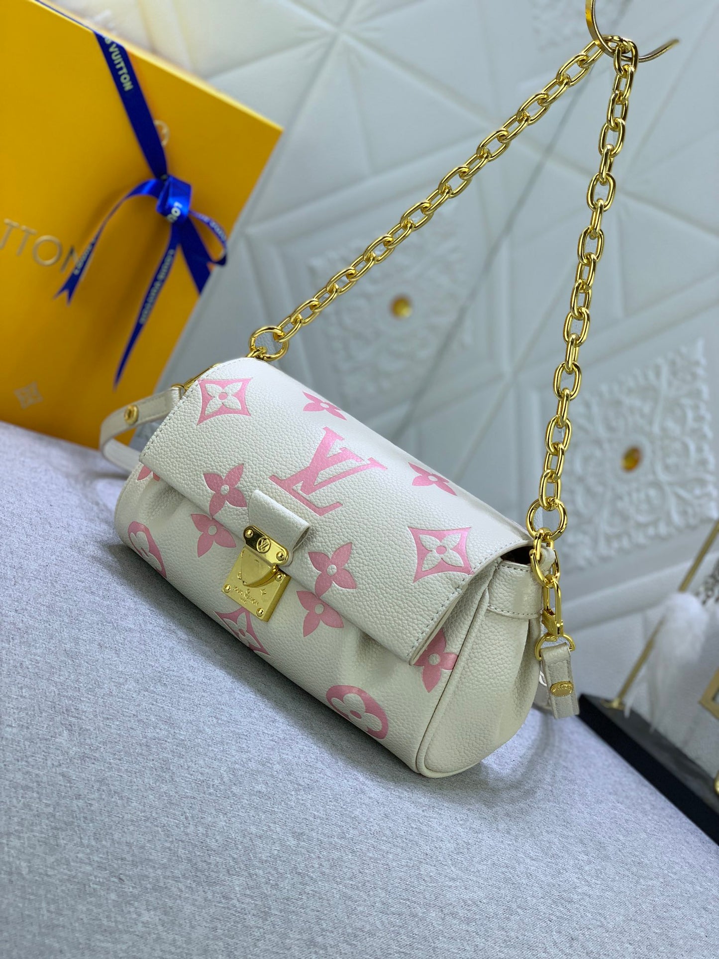 2XR363B  Fashionable leather bag 