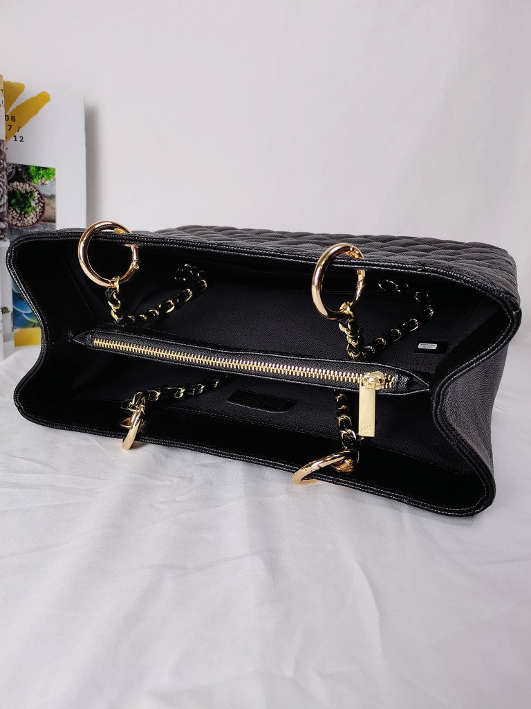 4XC20B  Fashionable leather bag 