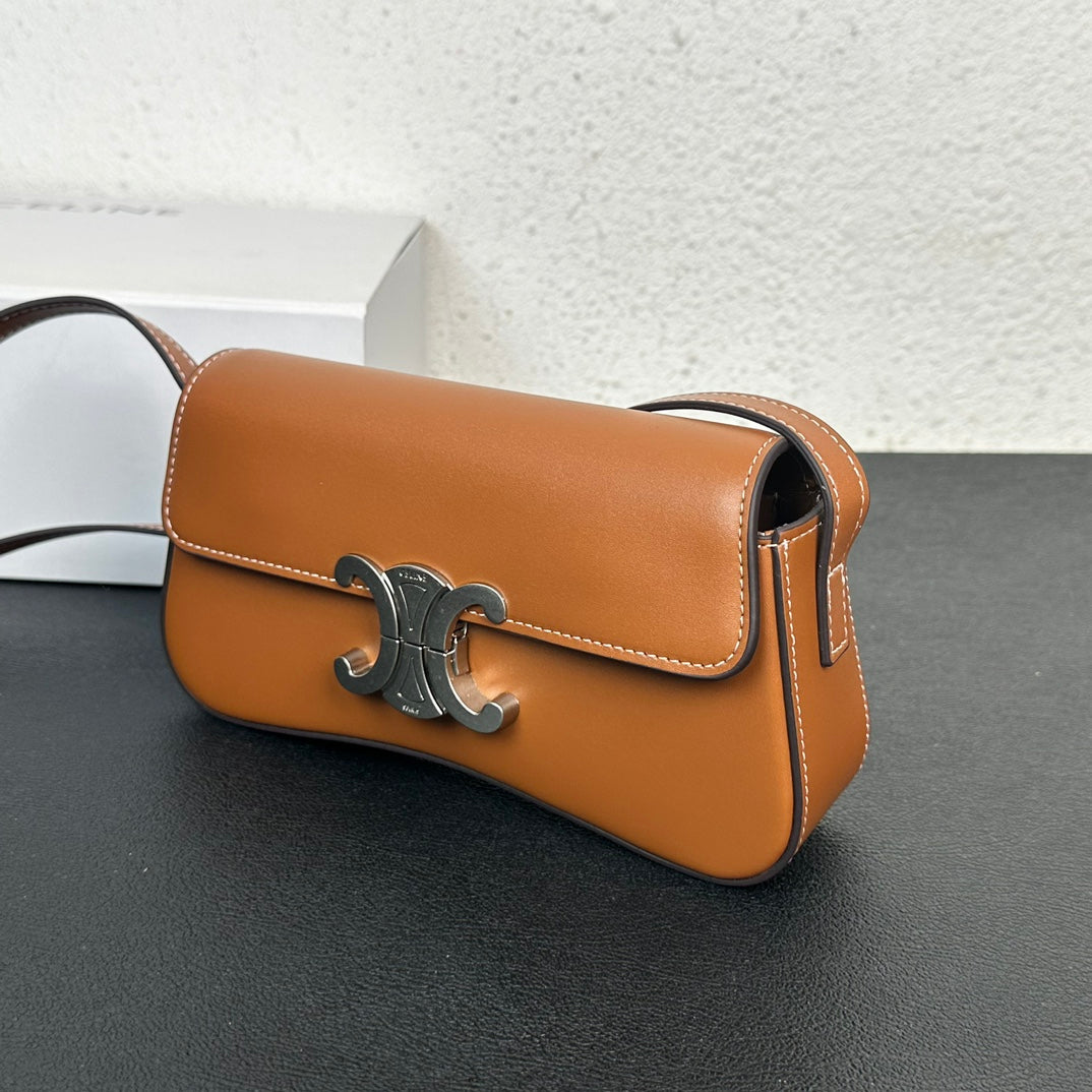 1XE271B  Fashionable leather bag 