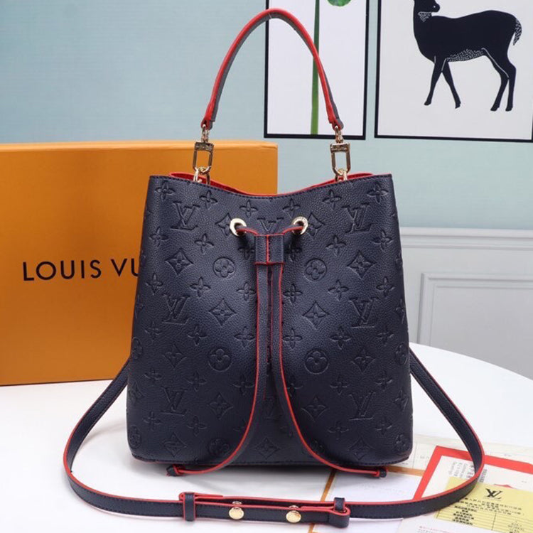 1E81B  Fashionable leather bag 