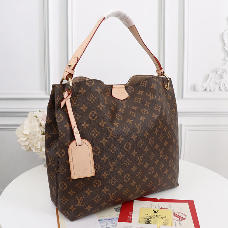 1E84B  Fashionable leather bag 