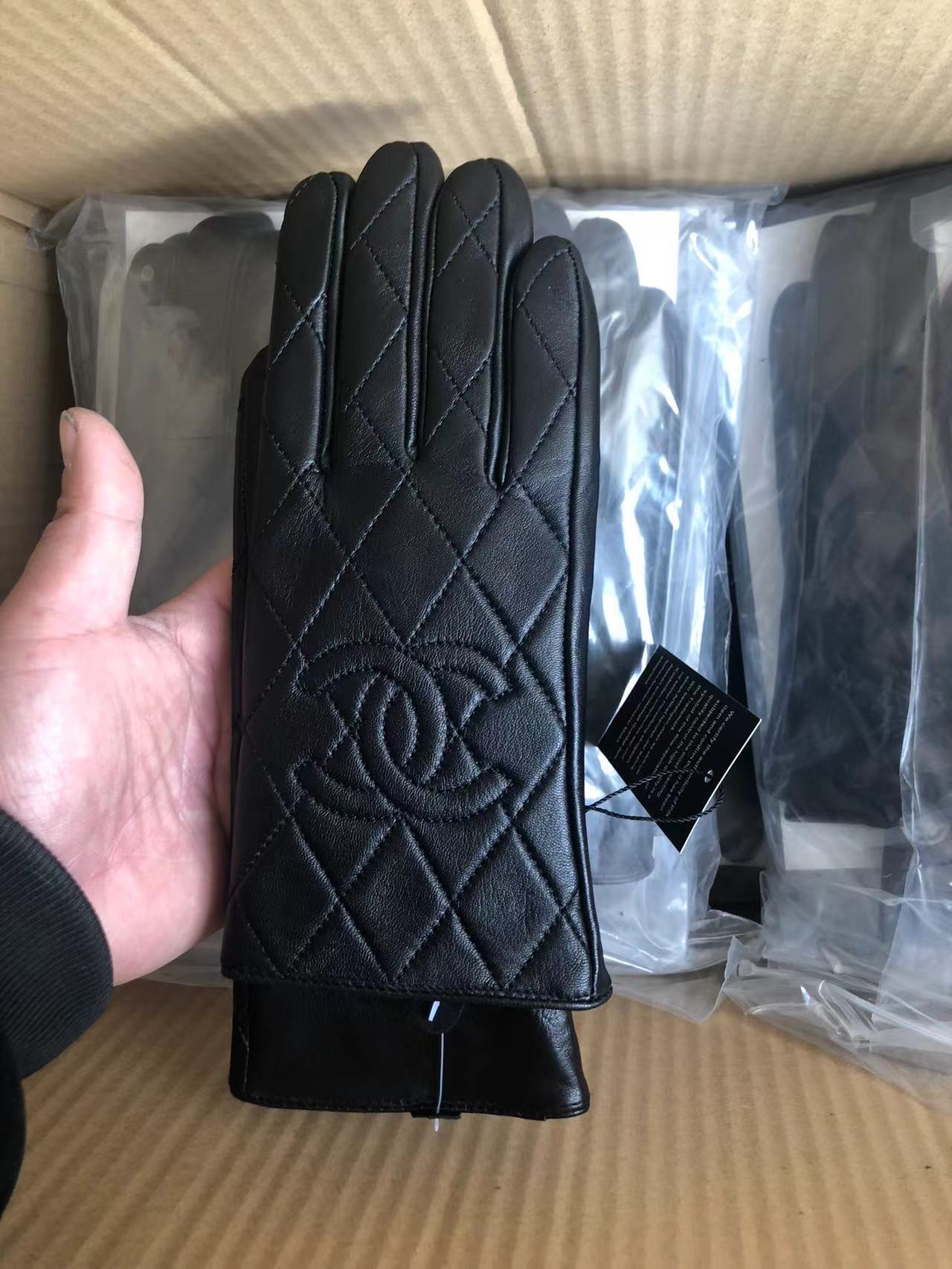 24C75S   Fashion gloves