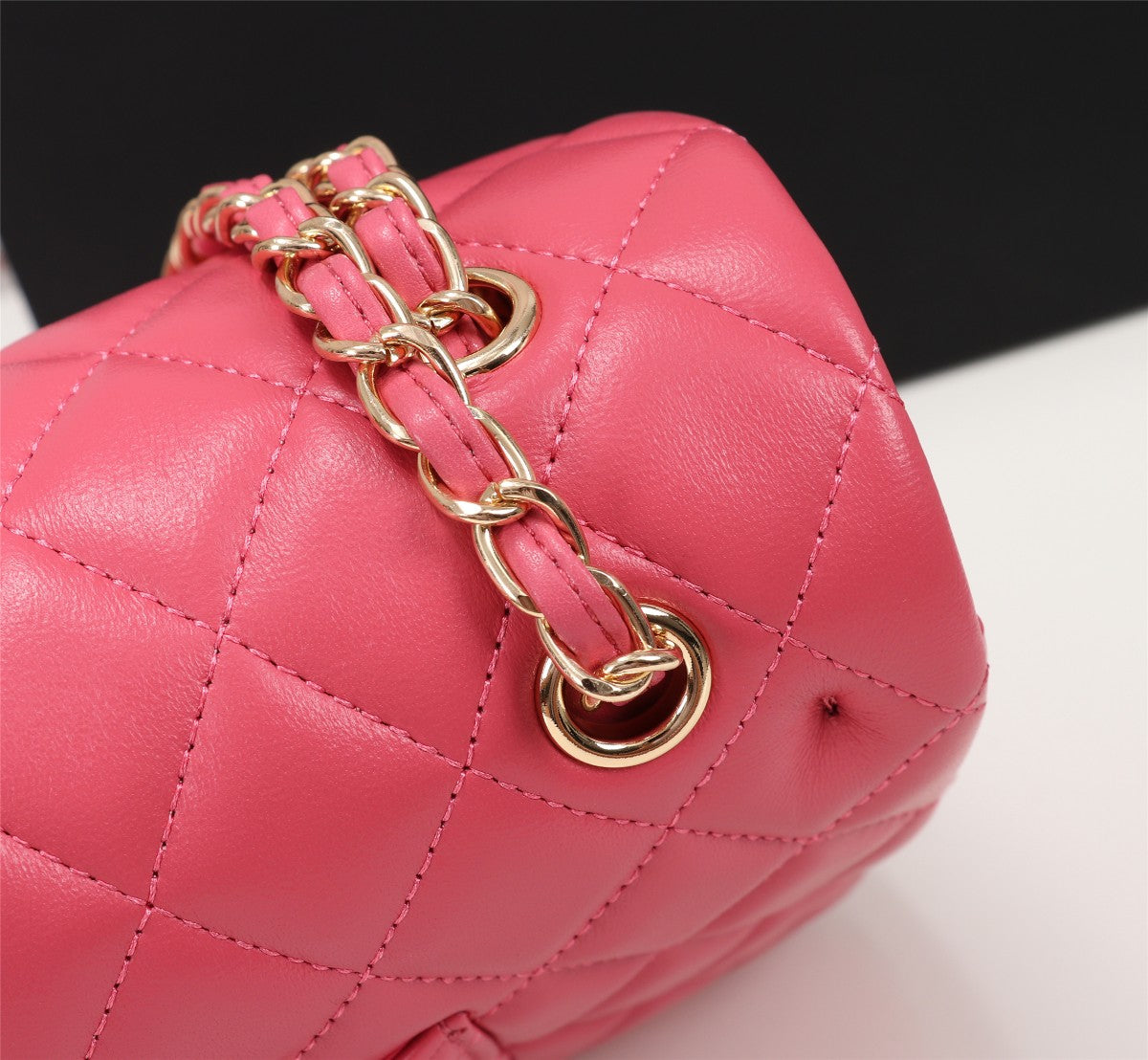 1XC97B  Fashionable leather bag 