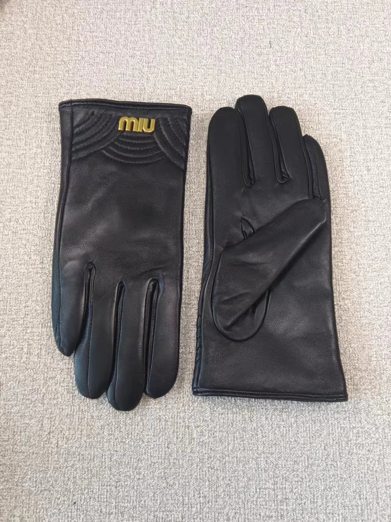 24A107S   Fashion gloves