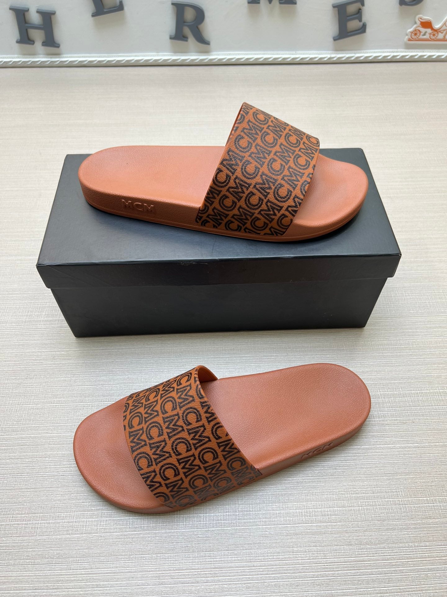 54M45Z   fashion slippers