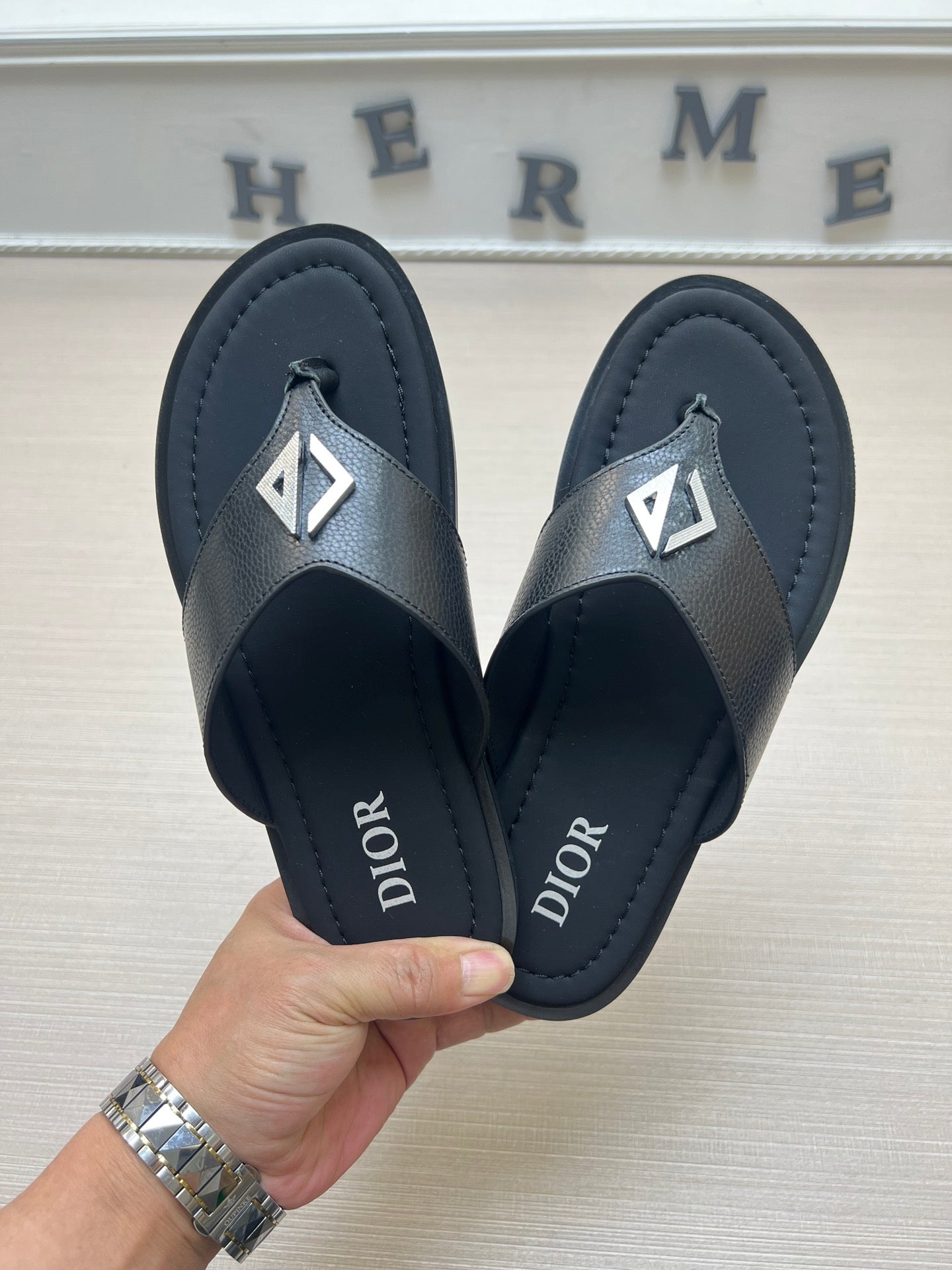 54D77Z   fashion slippers