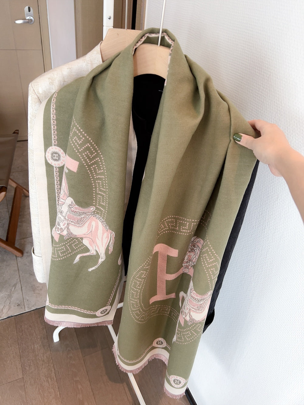 14H200W　 Fashion scarves