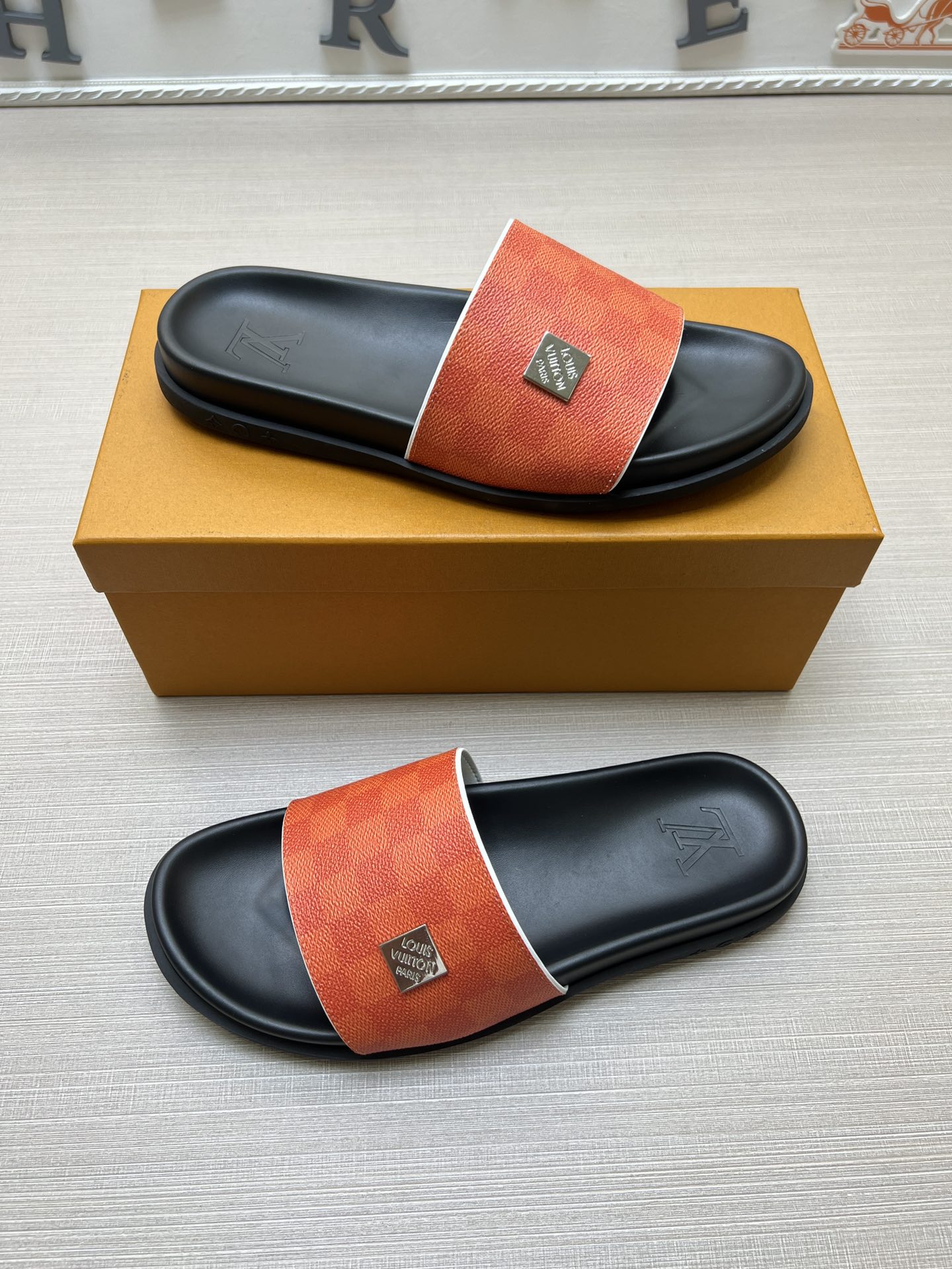 54E69Z   fashion slippers