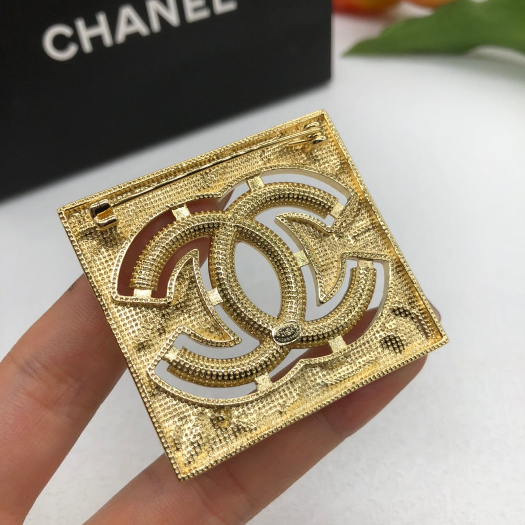 14C885X   Fashion Brooch