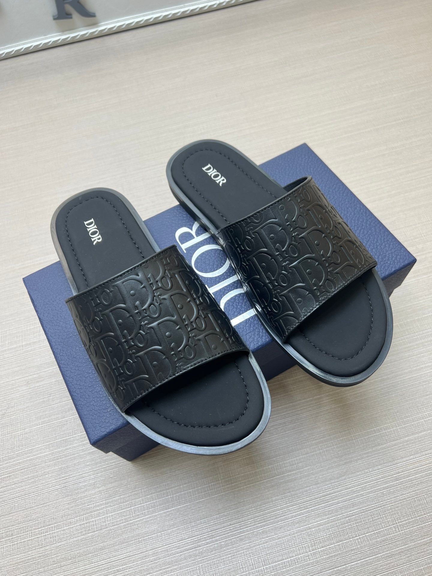 54D80Z    fashion  slippers