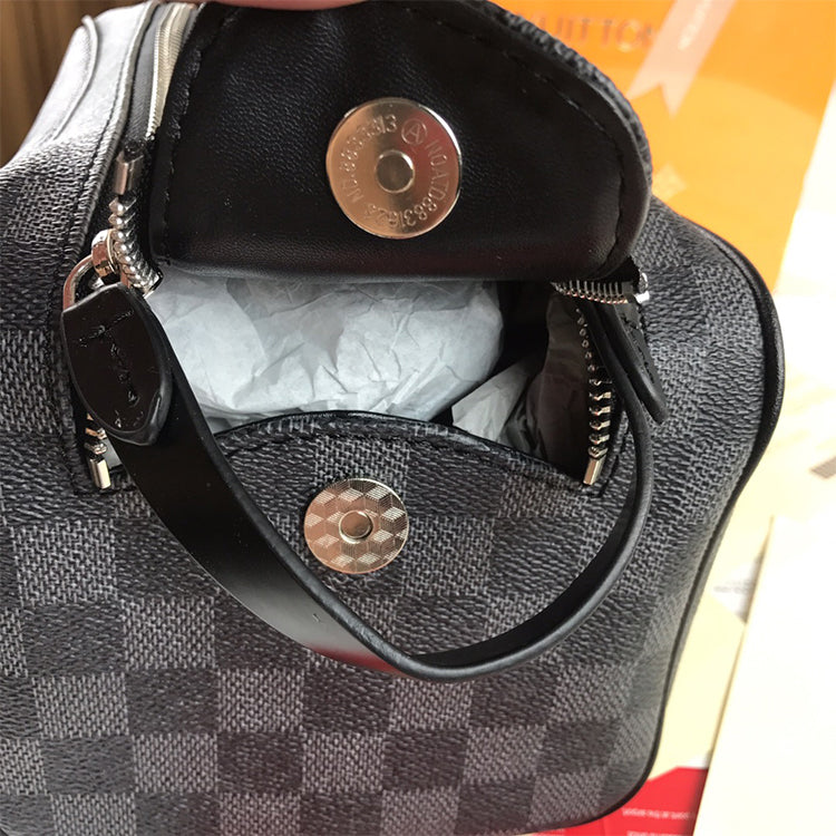 1E870B  Fashionable leather bag 