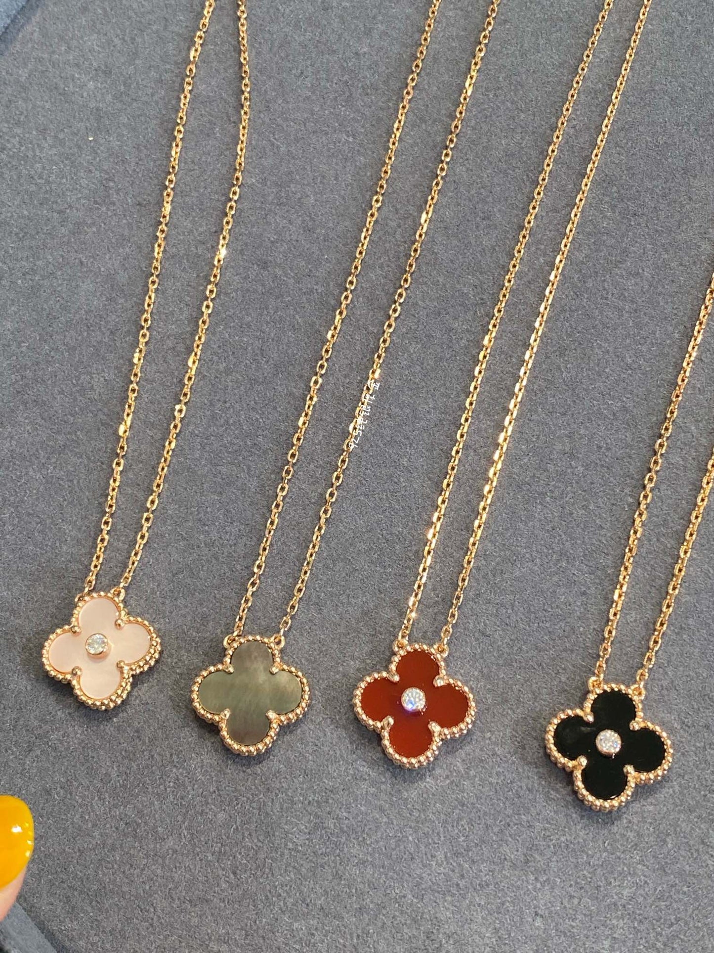 5XVA185X (High quality 1 flower necklace)