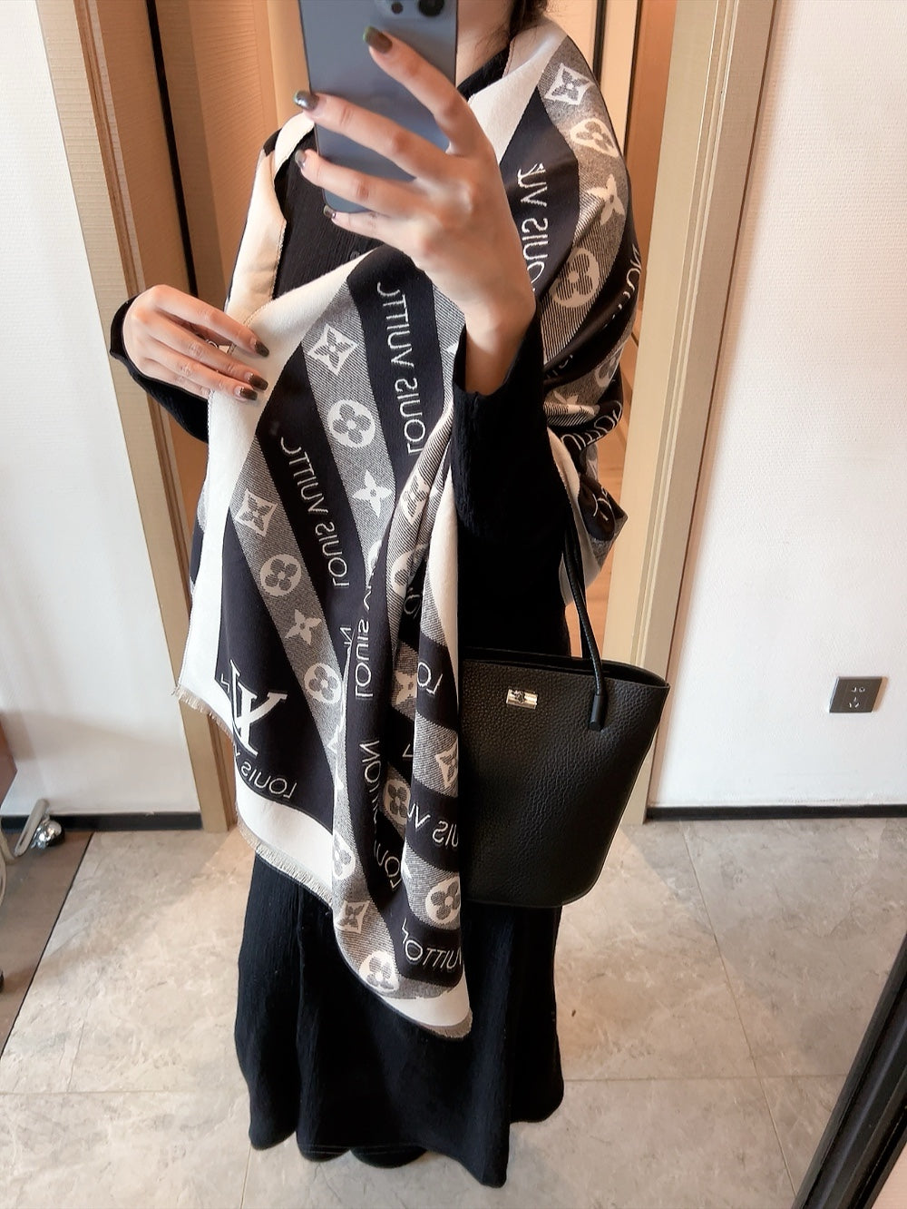 14E330W　Fashion scarves