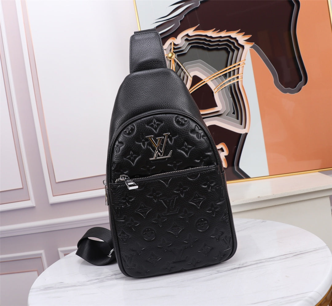 2XE294B  Fashionable leather bag 