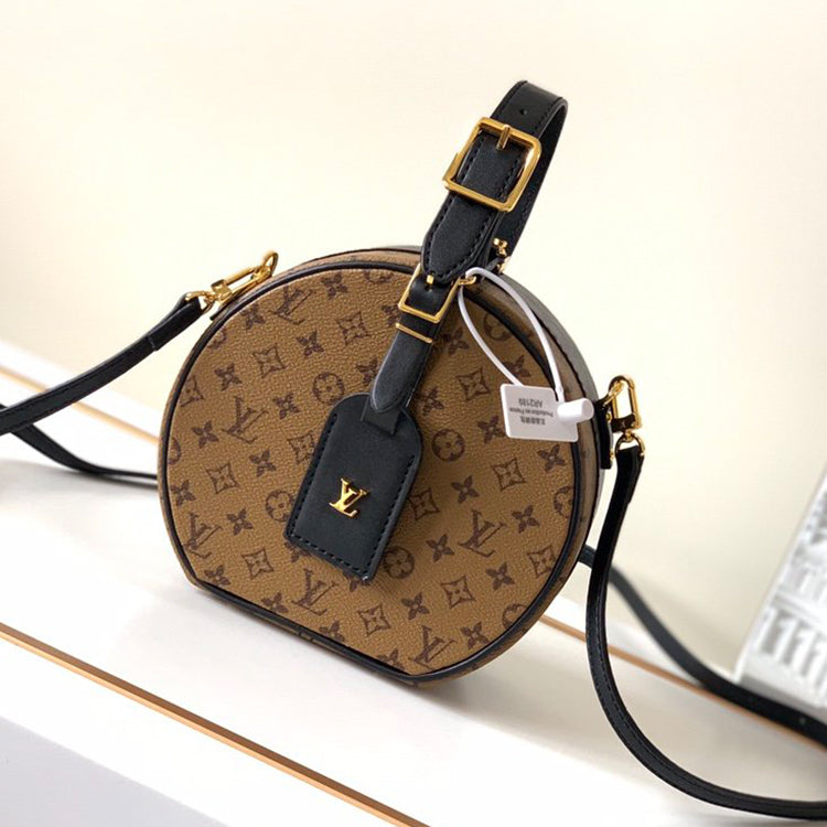 1E14B  Fashionable leather bag 