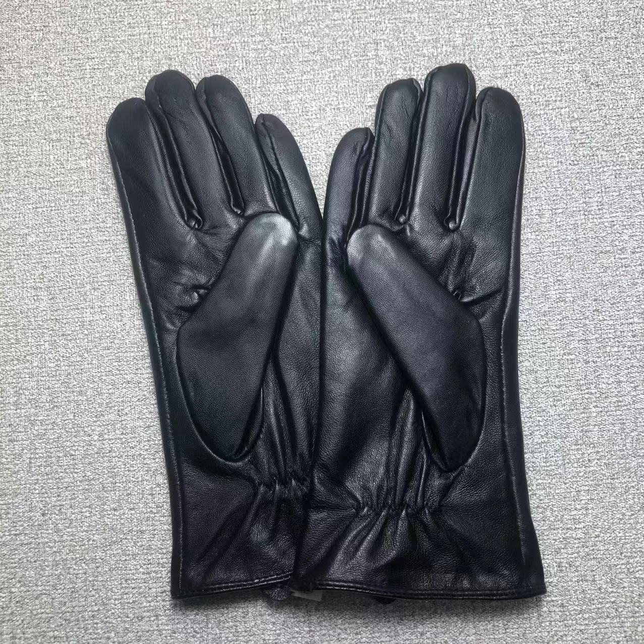 24PD83S   Fashion gloves