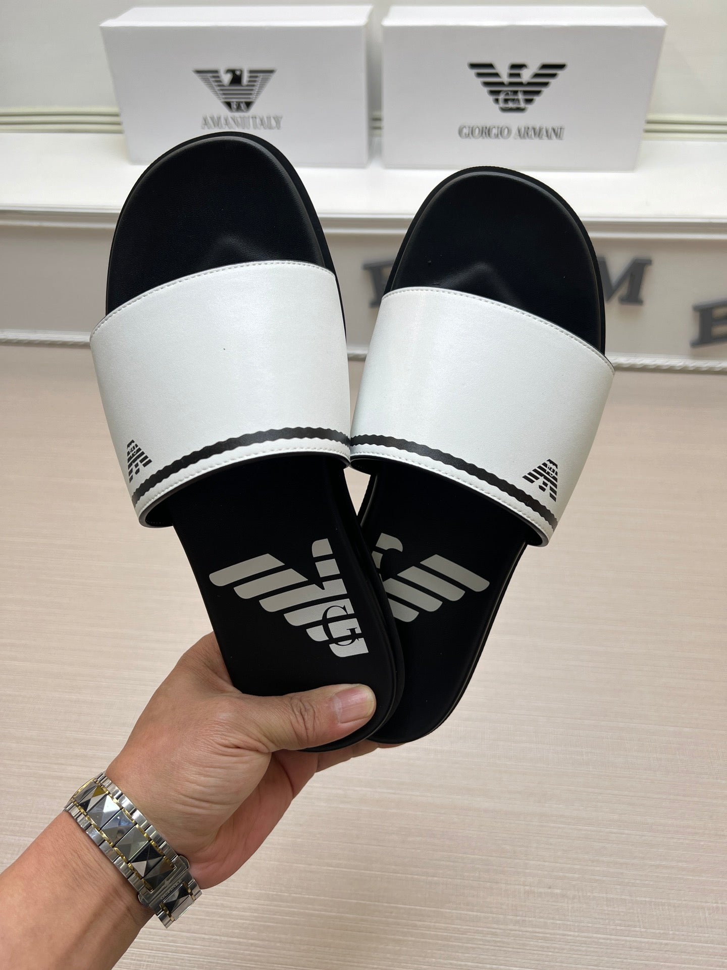 54A103Z    fashion  slippers