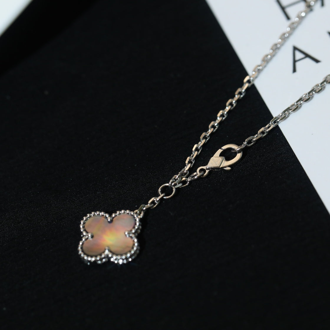 5XVA182K (High quality 6 flowers necklaces)