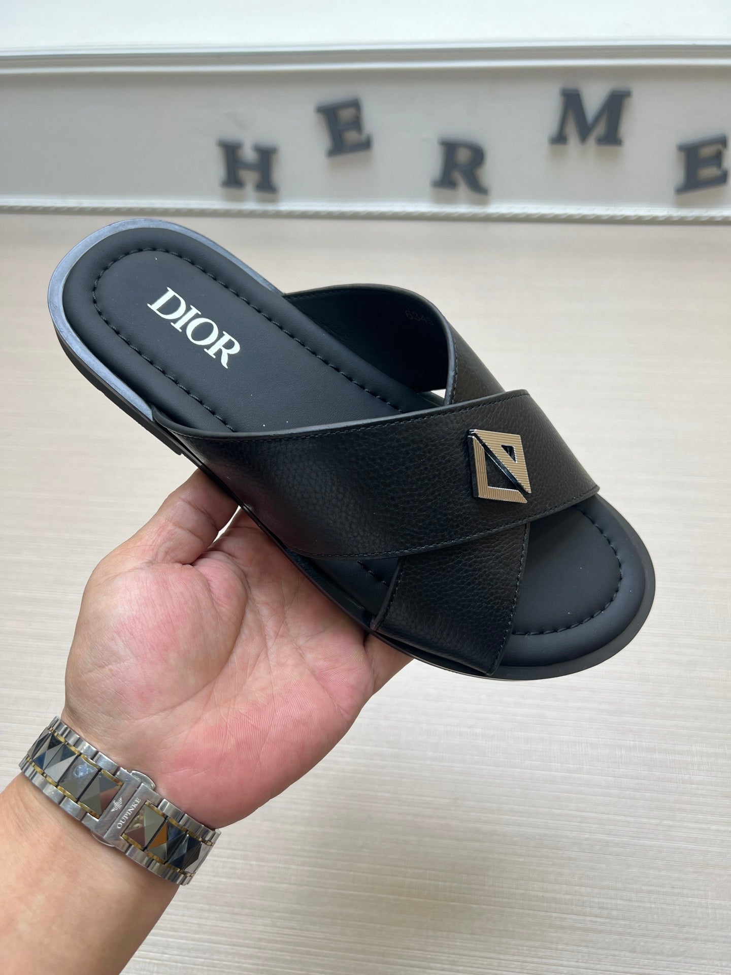 54D77Z   fashion slippers