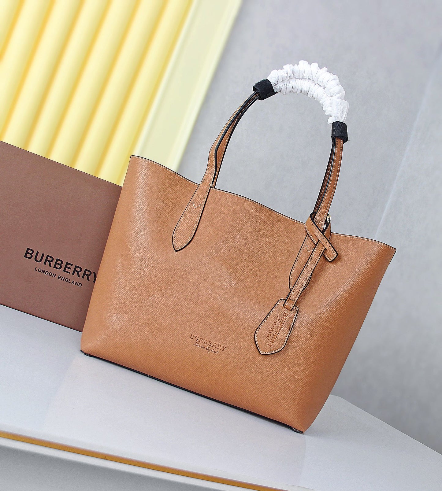 2XR267B  Fashionable leather bag 