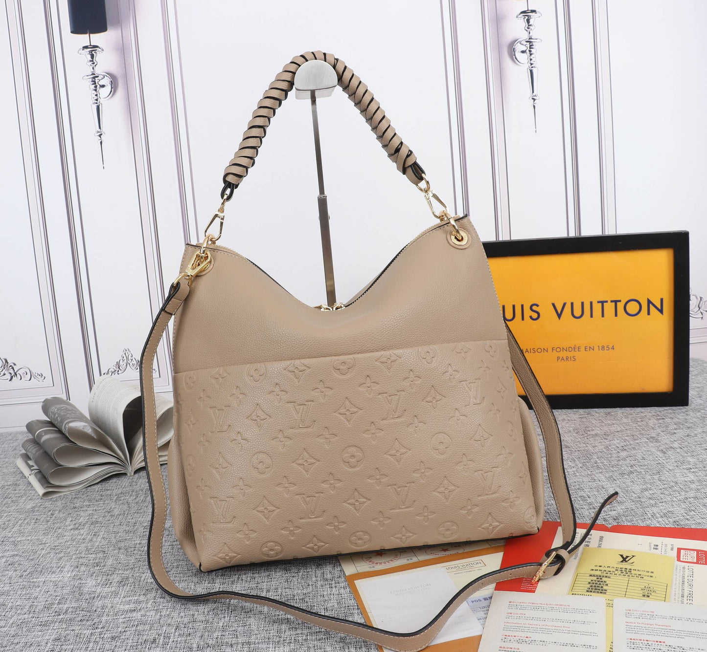 2XE51B  Fashionable leather bag 