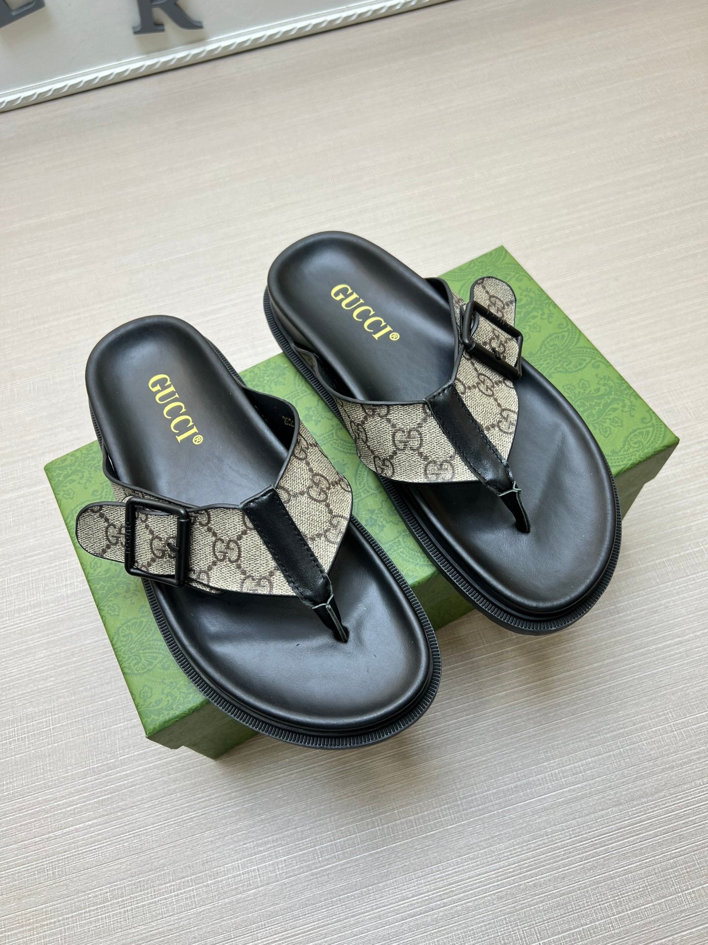 54B90Z    fashion slippers