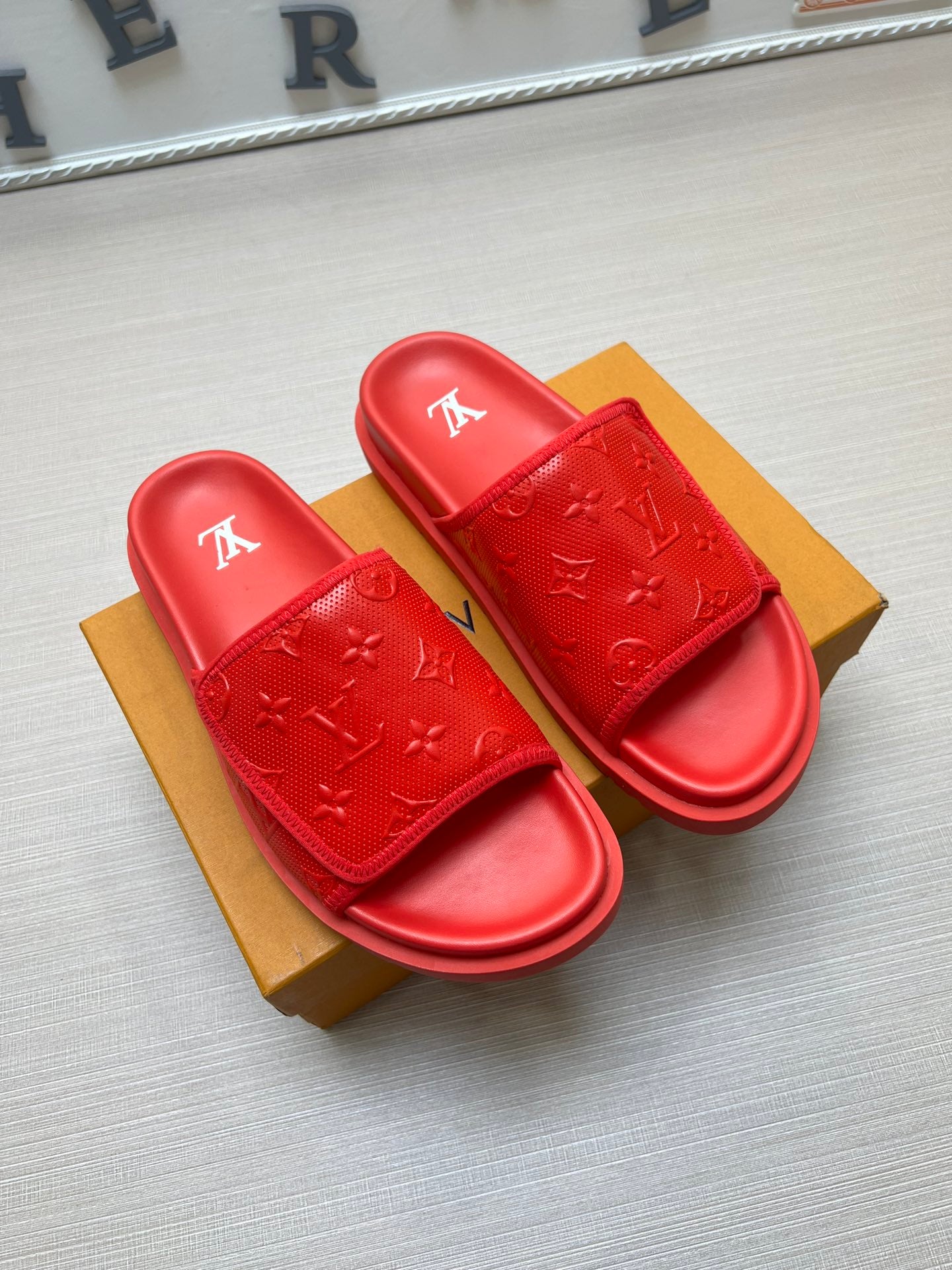 54E112Z   fashion  slippers