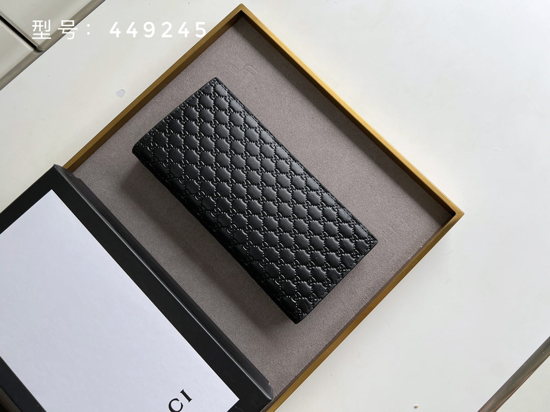 1XB384B  Fashionable leather wallets