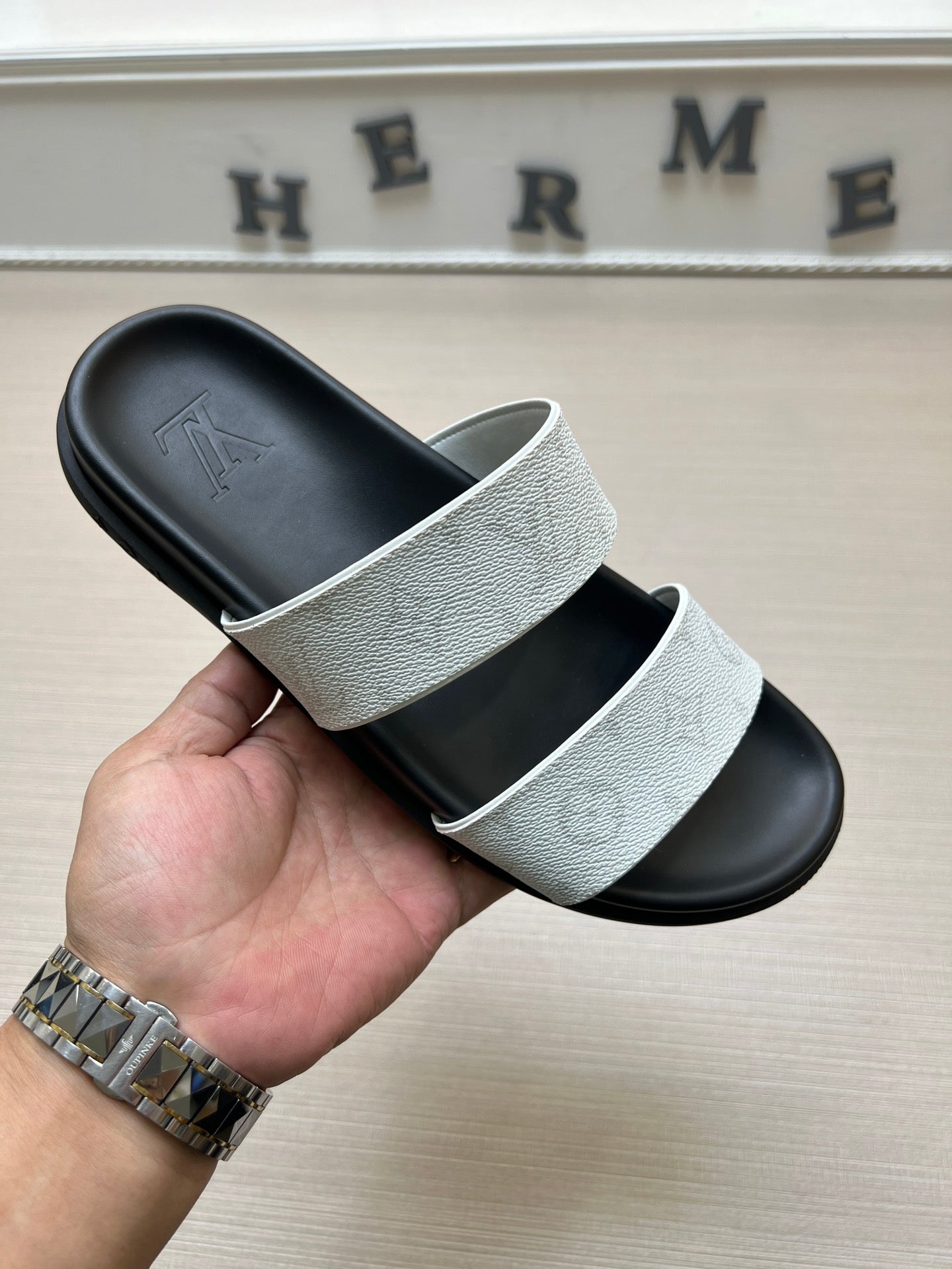 54E58Z  fashion   slippers