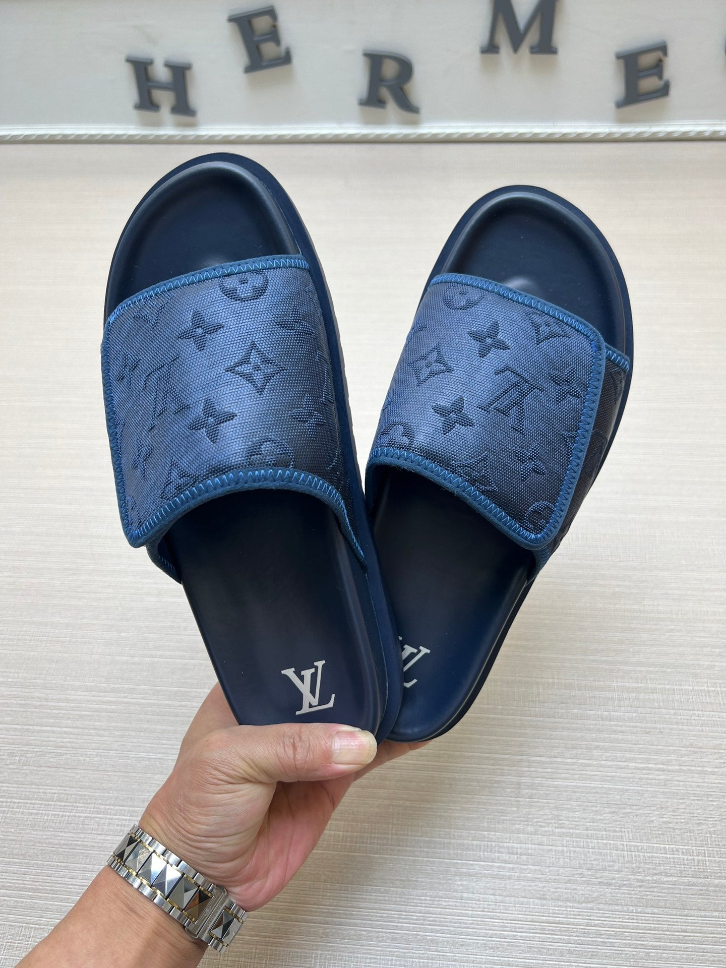 54E14Z    fashion slippers