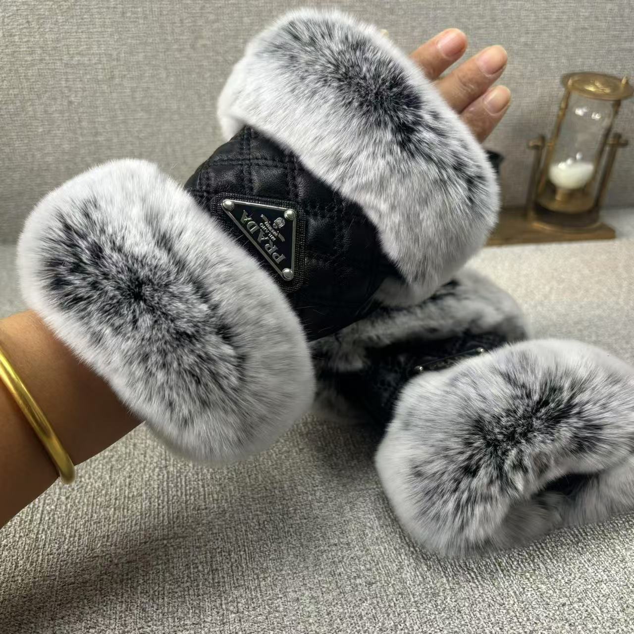 24PD103S   Fashion gloves