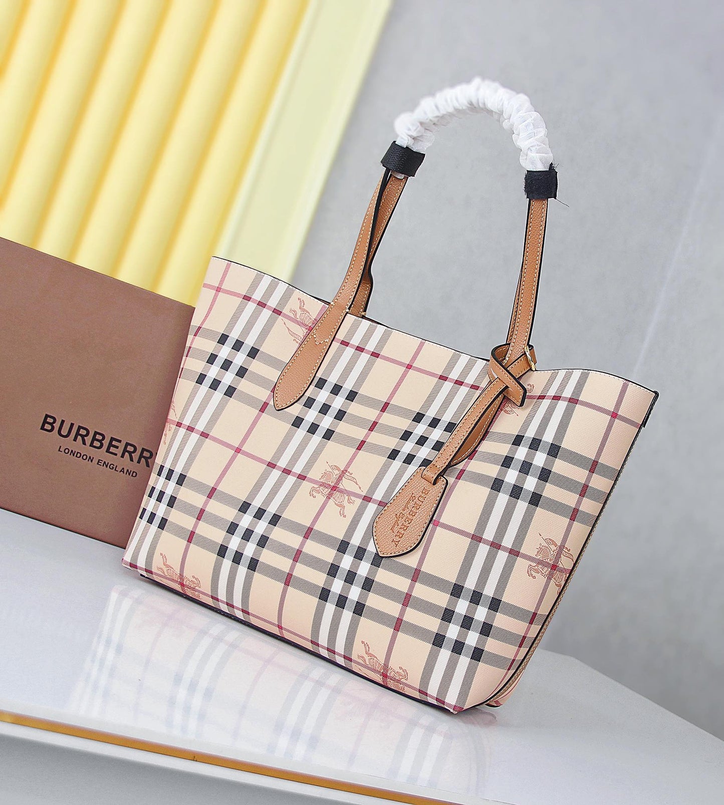 2XR267B  Fashionable leather bag 