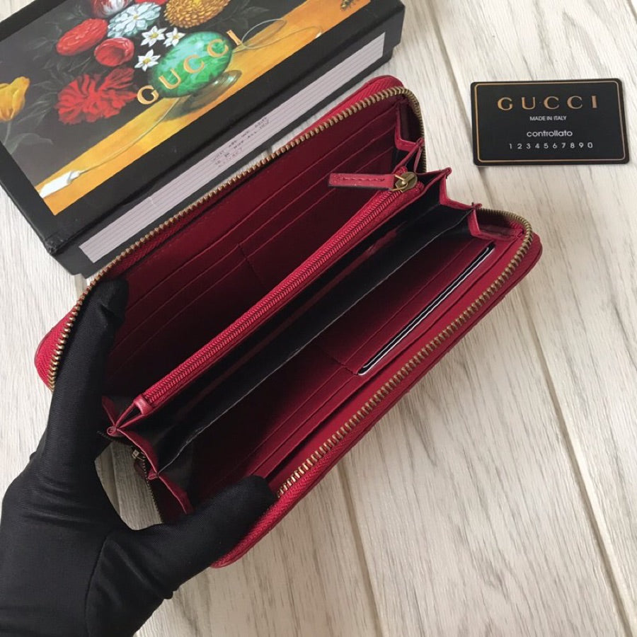 1XB81B  Fashionable leather wallets