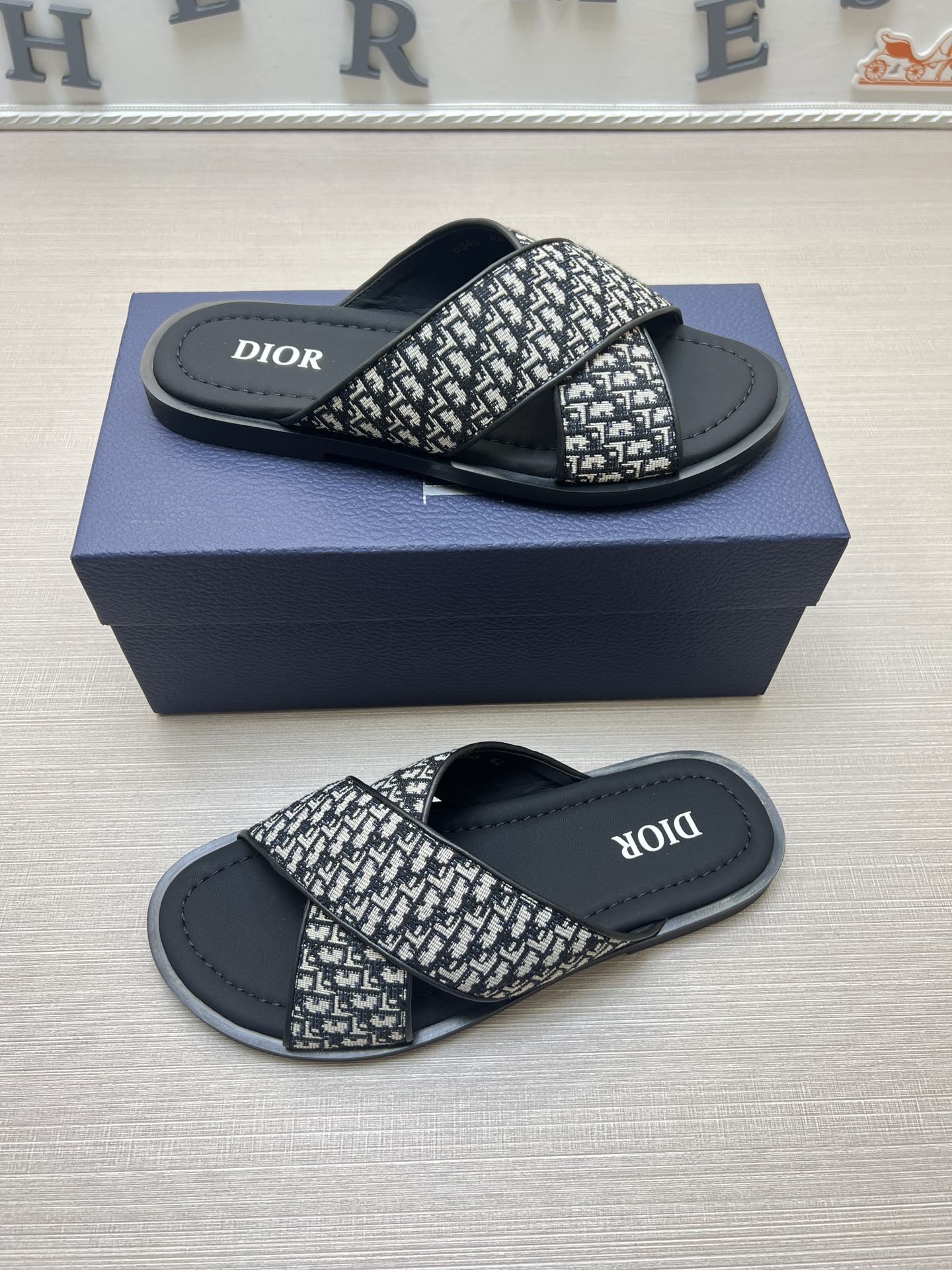 54D81Z   fashion  slippers