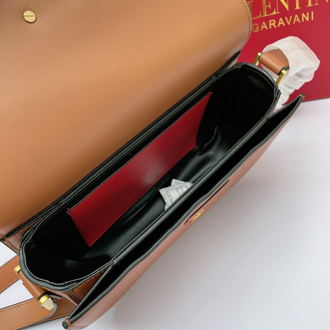 5A45B  Fashionable leather bag 