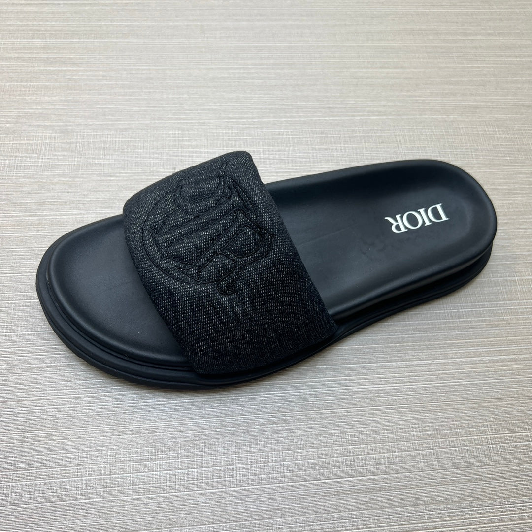 54D168Z   High quality leather slippers